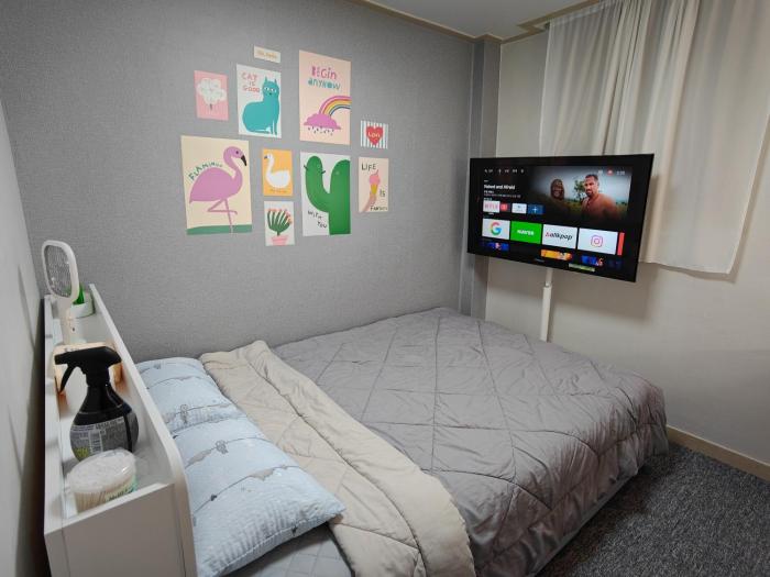 Guesthouse private room near metro