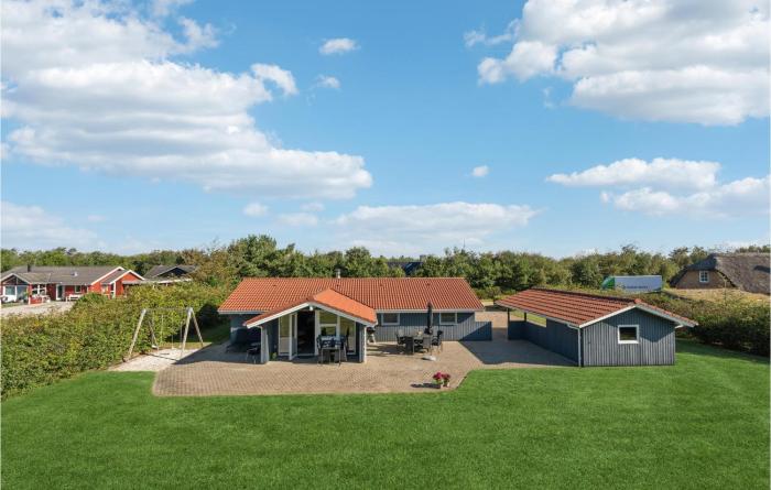 Beautiful Home In Tarm With Kitchen