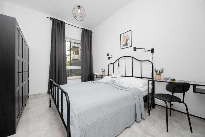 Wyjątkowy Apartament z Uroczym Ogródkiem oraz Parkingiem by Noclegi Renters