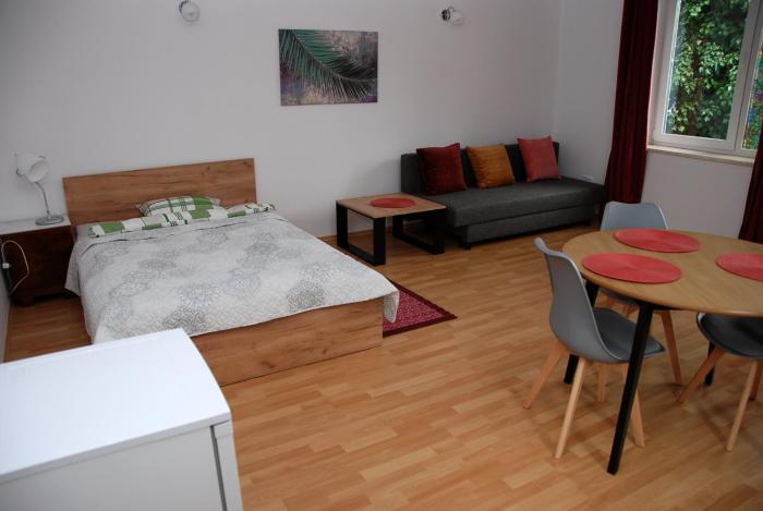 Beautiful apartment with terrace in Warsaw near forest