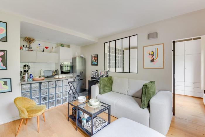 Bel appartement 2 pièces place de la République 75011