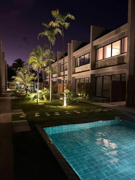 Vila Manah 203, Quarto e sala, acomoda 4 pessoas com Ar Condicionado, Wifi, Smart Tv, Cozinha completa, Portaria 24h e Estacionamento