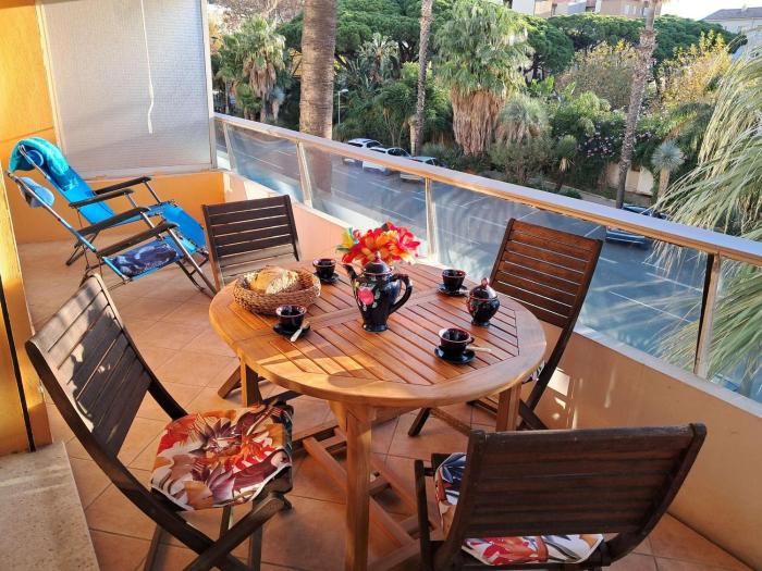 Charmant appartement climatisé centre-ville Le Lavandou proche plage - FR-1-308-185