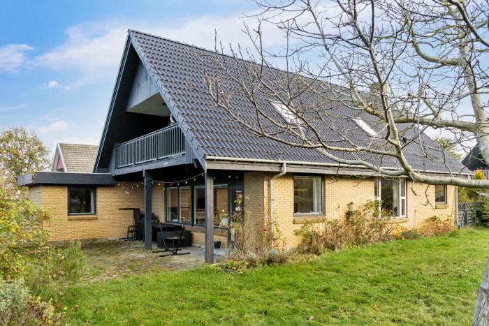 Large Summer House In Bandholm On Lolland