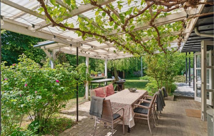 Lovely Home In Vejby With Wifi