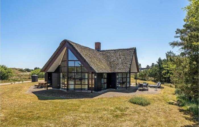 Three-Bedroom Holiday Home In Blavand