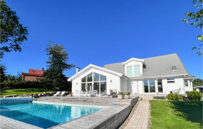 Gorgeous Home In Dalsjöfors With Sauna