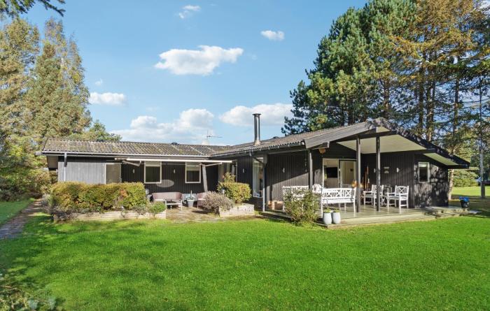 5 Bedroom Beautiful Home In Eskebjerg
