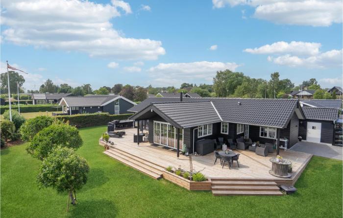 Cozy Home In Juelsminde With Wifi