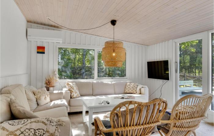 Gorgeous Home In Højby With Wifi