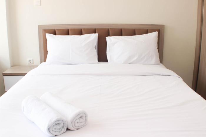 Nice and Elegant Studio Apartment at Mustika Golf Residence By Travelio