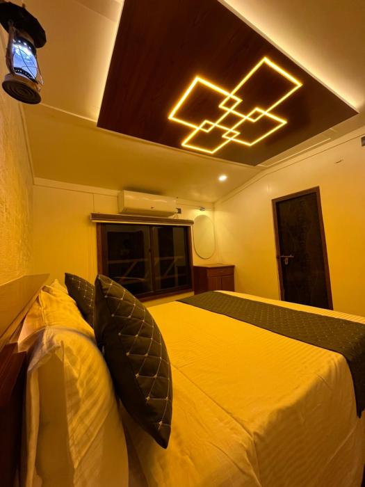 Iconic Backwater Cruise