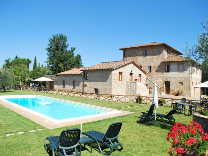 Rustic style flat with swimming pool