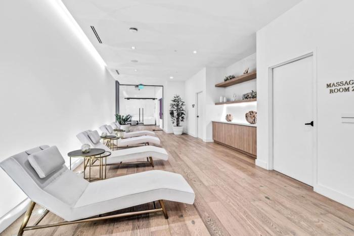 Lux 2BD Apt with Stunning Water Views