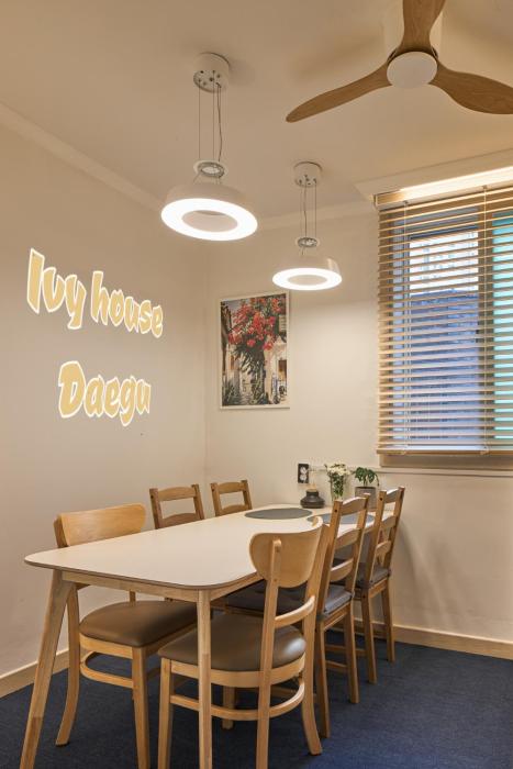 Banwoldang Stn 3min, 2F 4pm & 3F 8pm Check-in, Table for 6, Hotel bedding, Luggage Storage