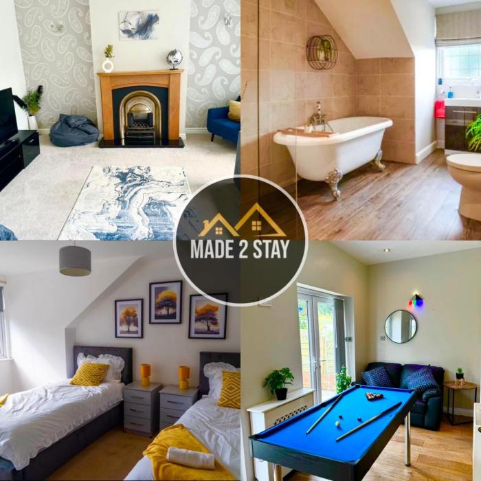 Spacious 15 Guest Home With 9 Beds in Shirley