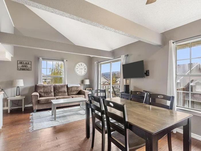 2BR Cozy Condo - Centrally Located - Stairs Required - FREE TICKETS INCLUDED - FC1-5