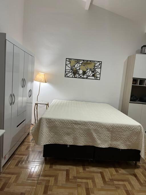 Flat Studio em Área central com ar condicionado e Garagem