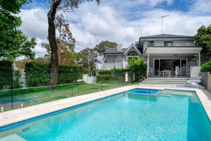 Oatley Escape with Pool Relax in Style & Elegance