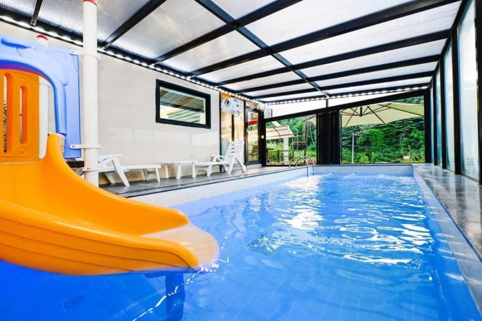 Vine family and kids four season pool villa