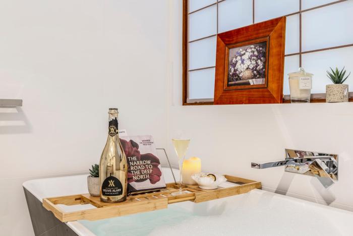 FUN&KY 260sqm Parking 2 Patios WFH WiFi CBD Views