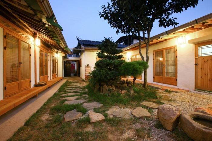 Jeonju Hanok Maeul Alkongdalkong Darakbang