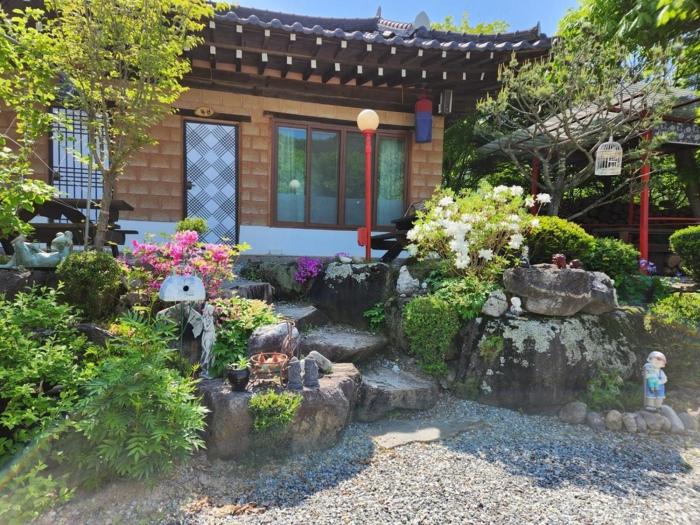 Hongcheon Yongho River Pension