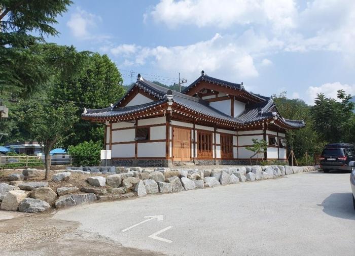 Jeonju Hanok Maeul Daeseung Jeongdam Hanok Dockchae Pension