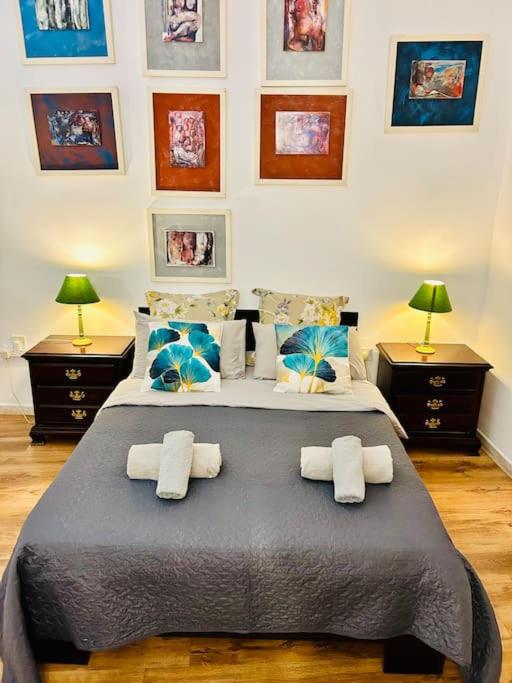 XL Massive Art-Filled Home in Central Area, WALK to Sliema, St Julians