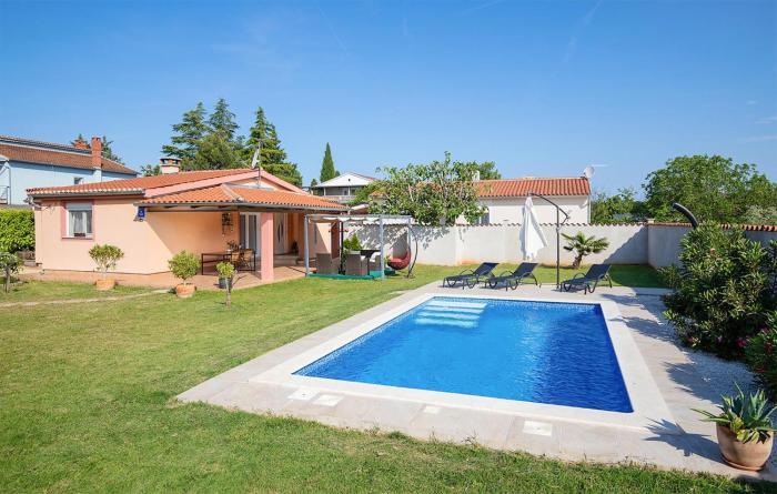 2 Bedroom Awesome Home In Valbandon