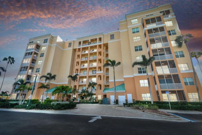 Fabulous Golf and Marina Community Condo