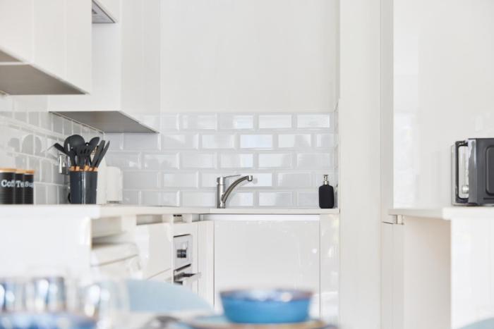 Hyde Park Apartment - 5 sleeps - Parking