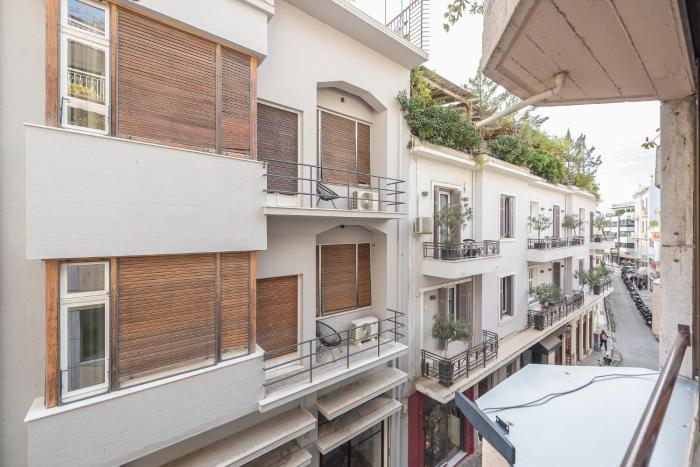 Apartment Steps From Historic Center Plaka