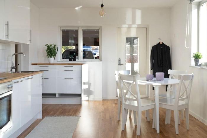 Nyrenoverad lägenhet med två rum