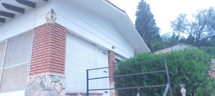 Chalet de Montaña a 8 cuadras del centro de Carlos Paz con pileta de 9 x 4