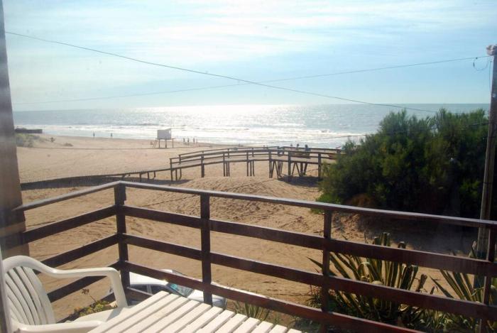 Vista al mar con acogedor departamento