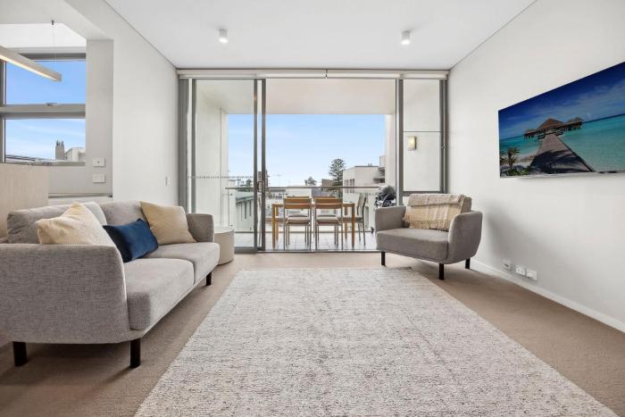 Surfers Paradise, Manly Beach I90