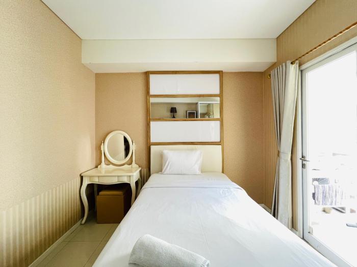 Spacious Studio Room Apartment at Parahyangan Residence By Travelio