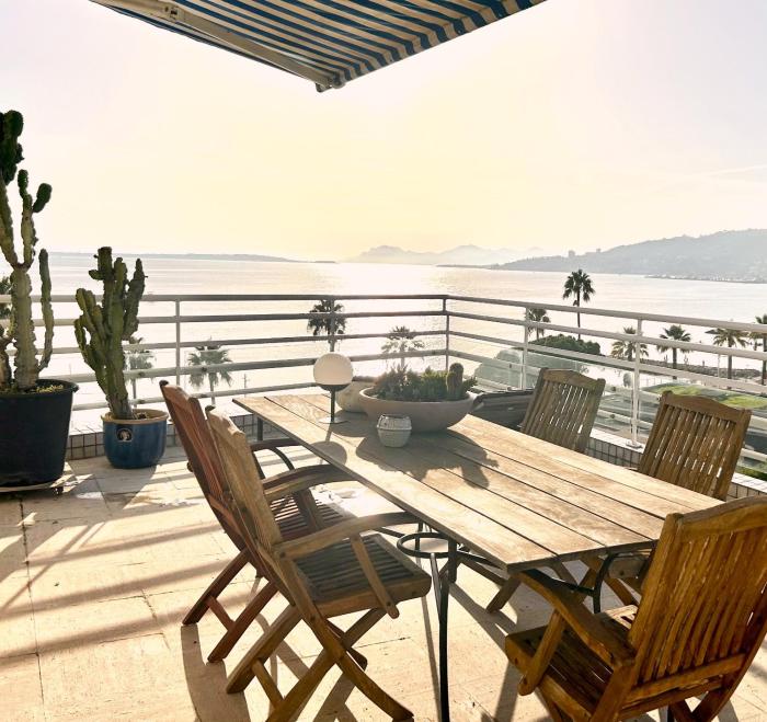 Riviera rooftop - front de mer avec terrasse dans le centre