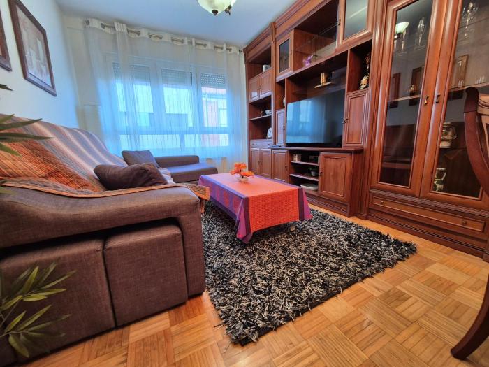 1A125 Cómodo apto con garaje by R2R Consulting