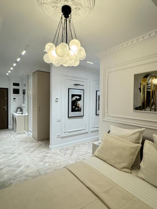 Studio Selling Sunset