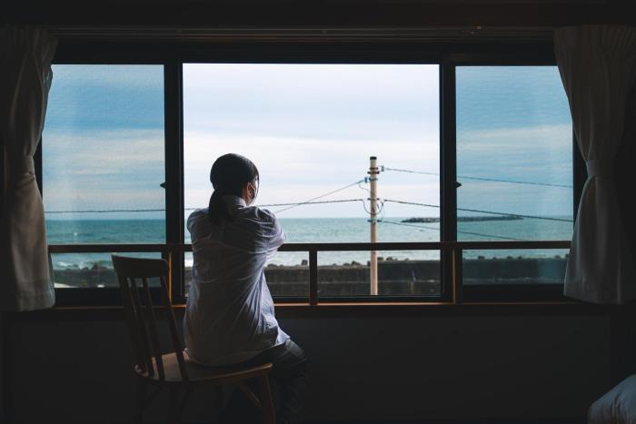 港に停泊する町のフロント moyai 舫