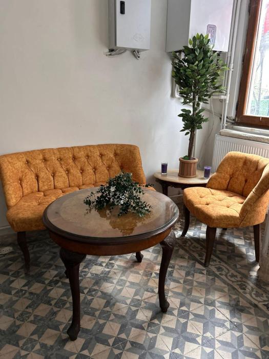 Central 3 Story 5 Bedroom Home with Terrace by Tram