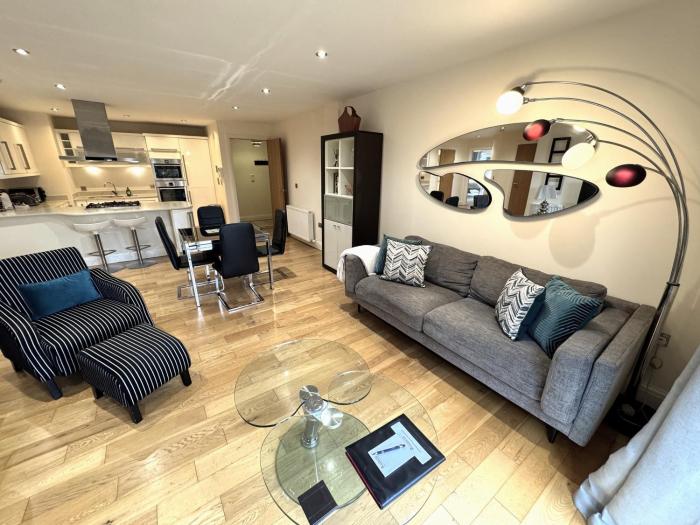 Spacious 2-Bedroom Apartment with Parking in Windsor 4LA