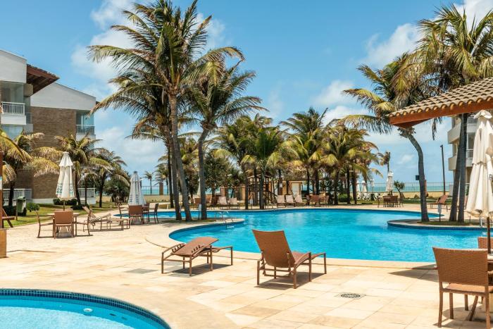 Tenha a praia aos seus pés - Apê na Areia com banheira, 2 suítes em condomínio exclusivo com lazer e acesso direto ao mar