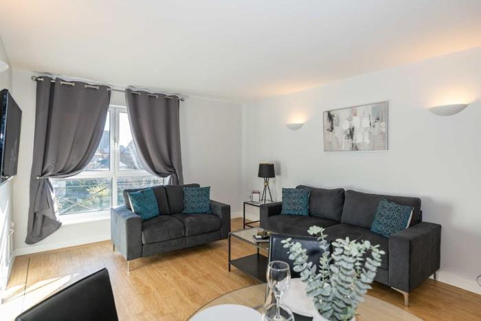 Cotels Centro Budget Busting Apartments! CENTRAL LOCATION, PARKING, FIBRE WIFI, SMART TV, FULLY EQUIPPED KITCHEN