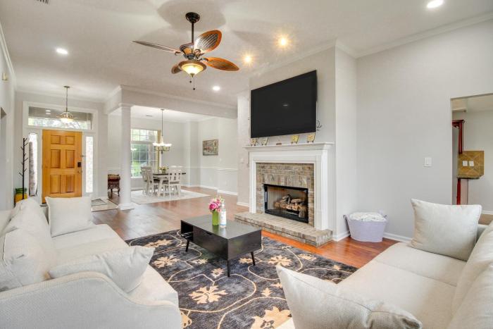 3 Mi to Oglethorpe Mall: Home w Fenced Yard!