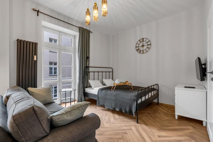 Chocimska Studio - Top Location, Tram&Shops nearby - by Rentujemy