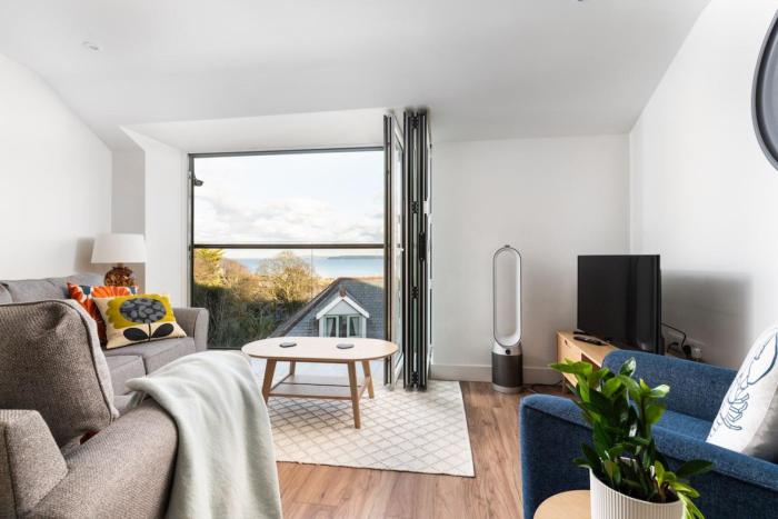 11 Sunday School Court