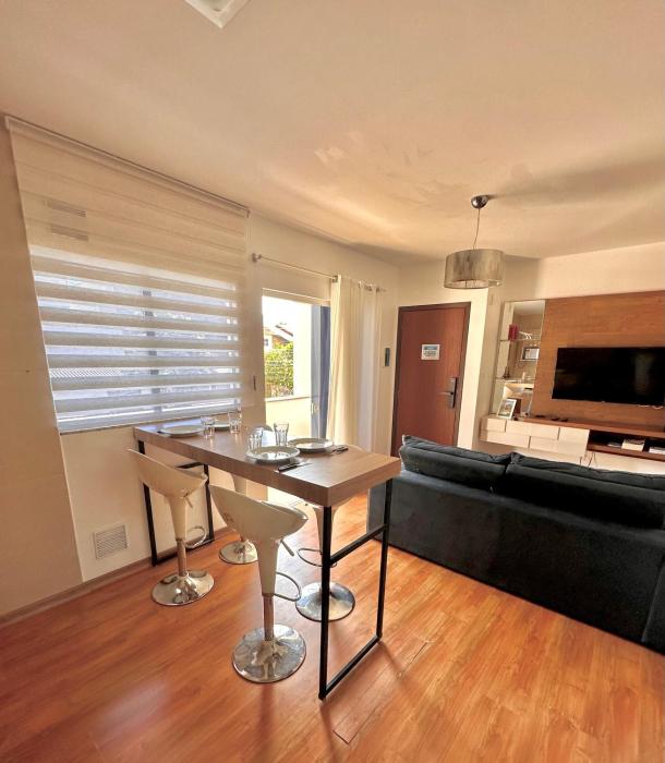 Apartamento Completo 2 Quartos com AC em Blumenau à 10min Vila Germânica, Tv a cabo e Premiere, ideal para família, Fácil acesso para Pomerode